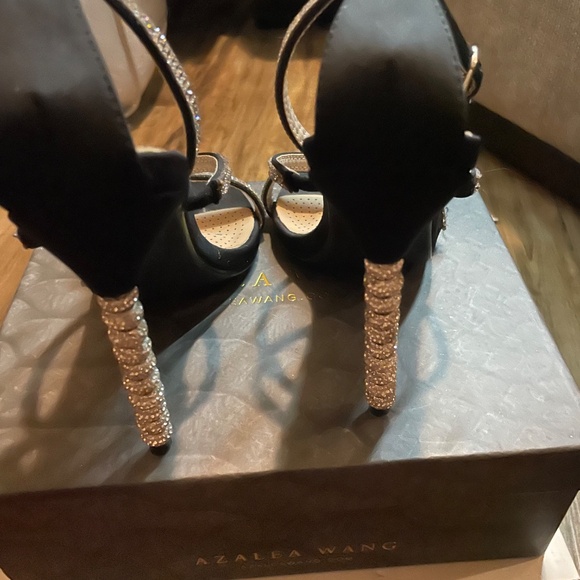 Heels - Picture 5 of 5